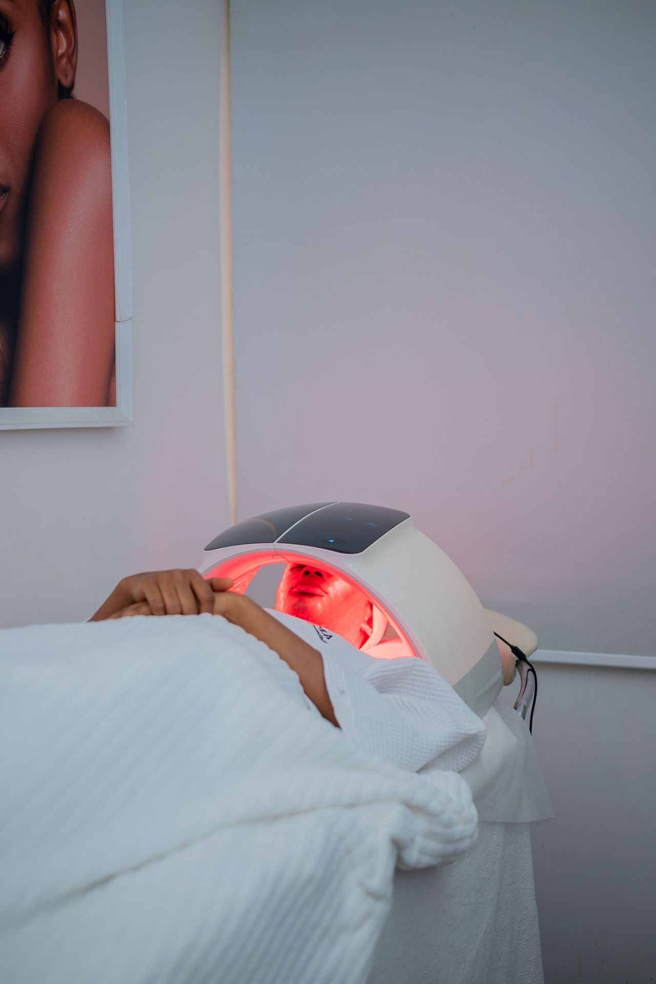 Séance de photobiomodulation LED (lumière rouge) au cabinet du Dr Christophe Klein