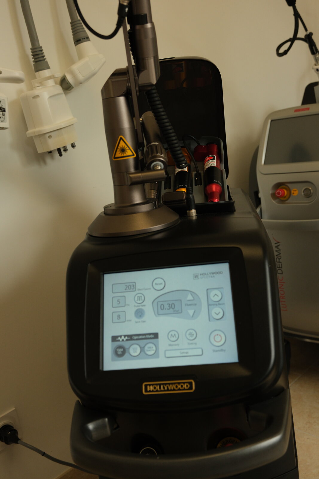 Laser Lutronic Hollywood Spectra pour le détatouage, cabinet du Dr Christophe Klein, Génissac